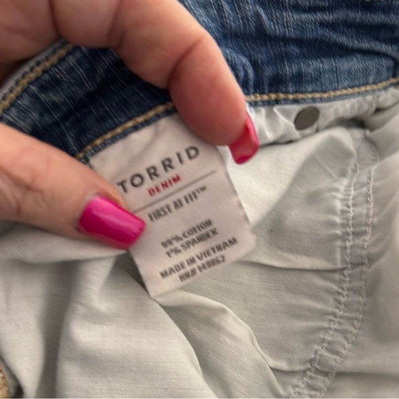 Torrid Light Blue Denim Jeans Shorts Size 26 - Picture 10 of 15
